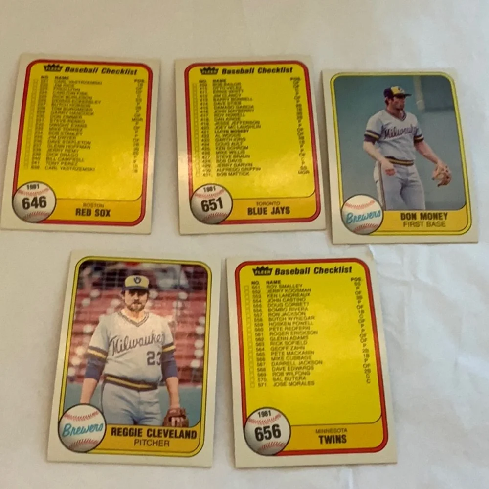 Bundle of Baseball Cards Lot 25